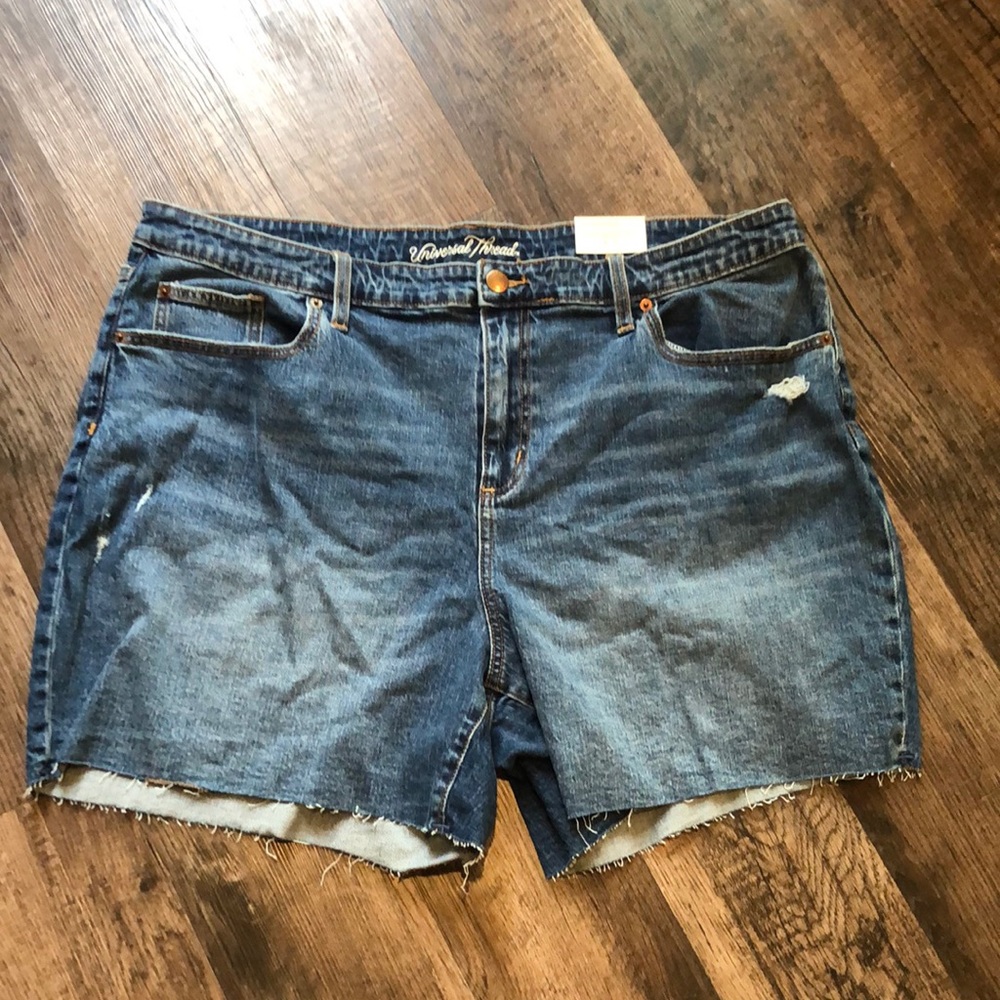 NWT! Universal Thread distressed boyfriend shorts